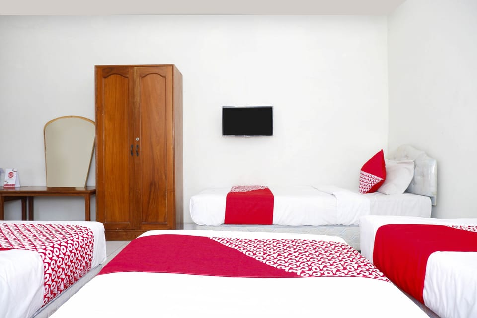 Family Suite | Desk, free WiFi, bed sheets