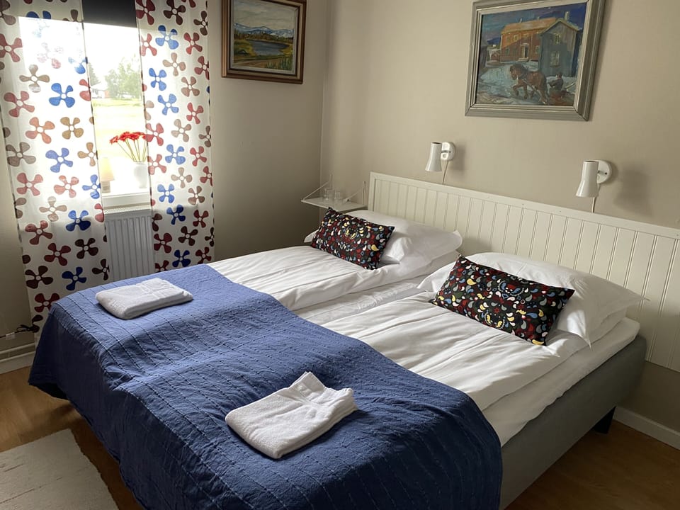 Double Room | Blackout drapes, WiFi (free), bed sheets
