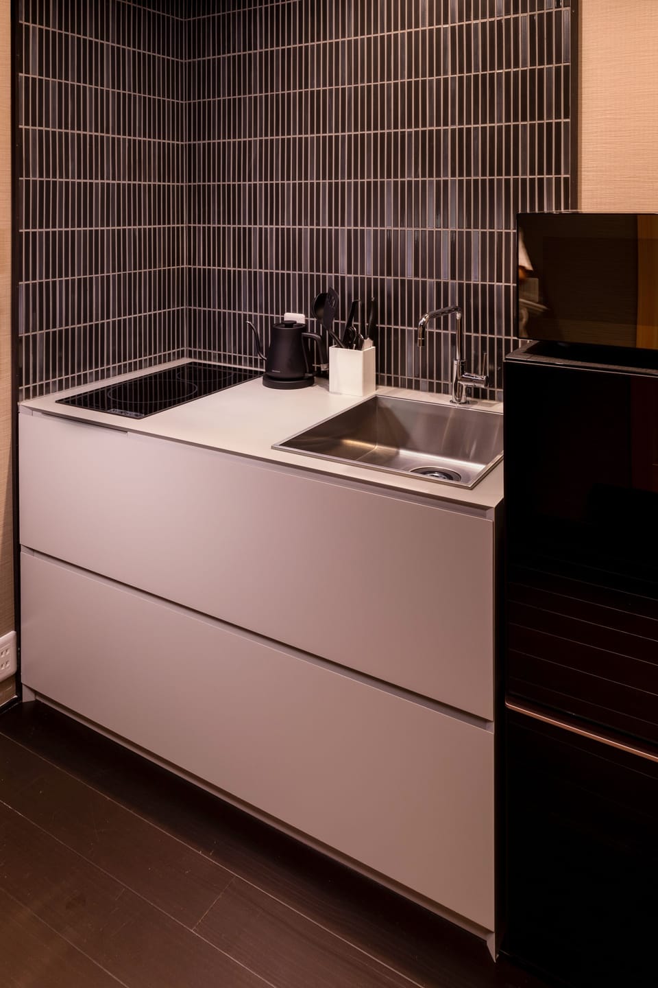 Full-size fridge, microwave, stovetop, electric kettle