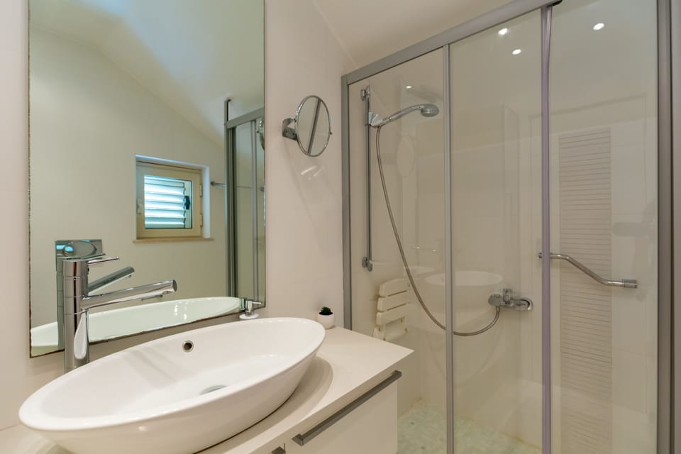 Exclusive Apartment, Terrace, Sea View (3 Bedrooms) | Bathroom | Shower, hair dryer, towels