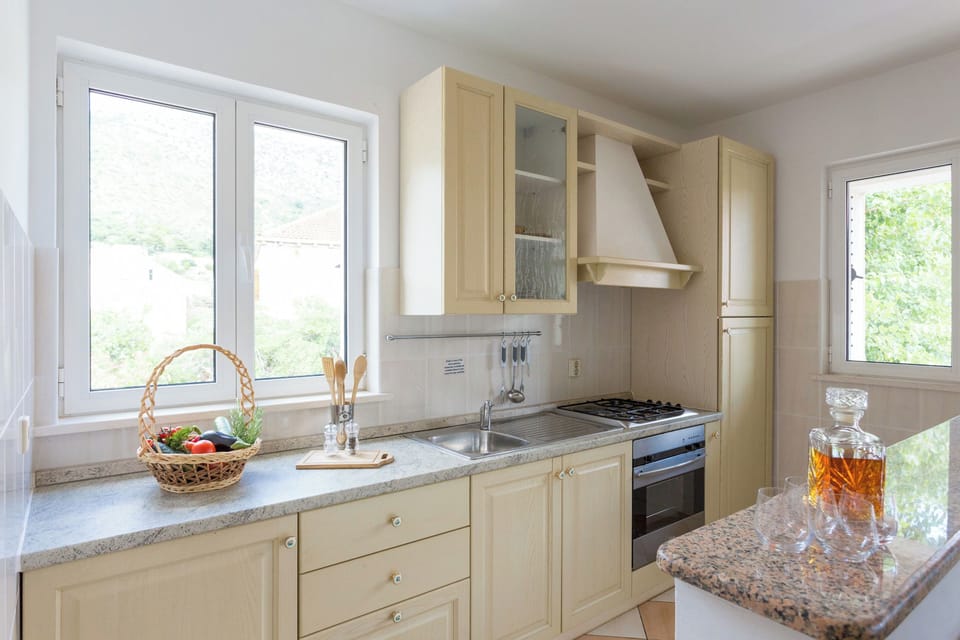 Villa (4 Bedrooms) | Private kitchen | Fridge, microwave, oven, stovetop