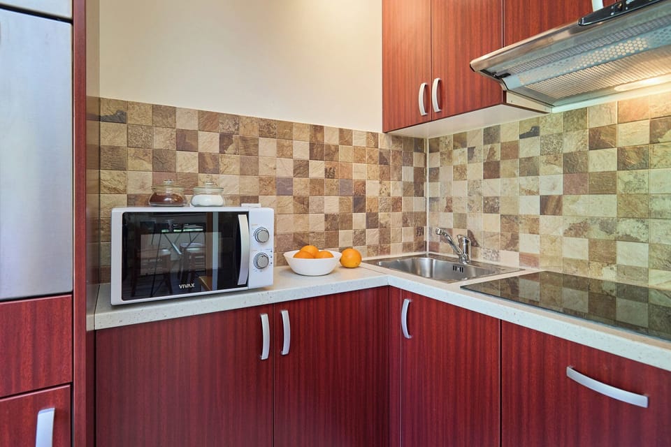 Apartment (1 Bedroom) | Private kitchen | Coffee/tea maker, microwave, oven, stovetop