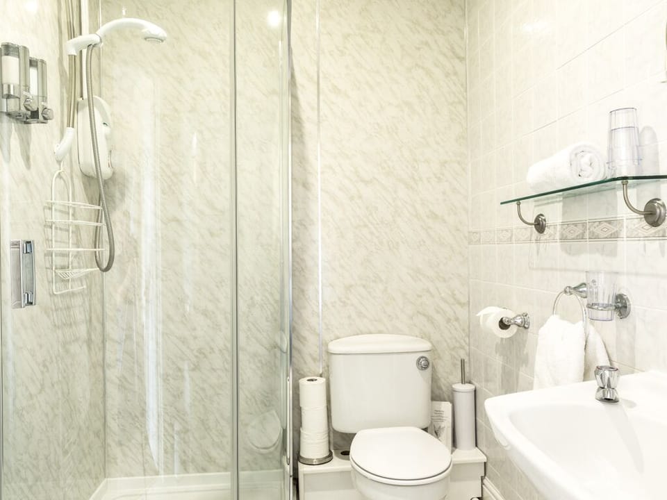The Sugar Loaf Room | Bathroom | Shower, bathrobes, towels, soap