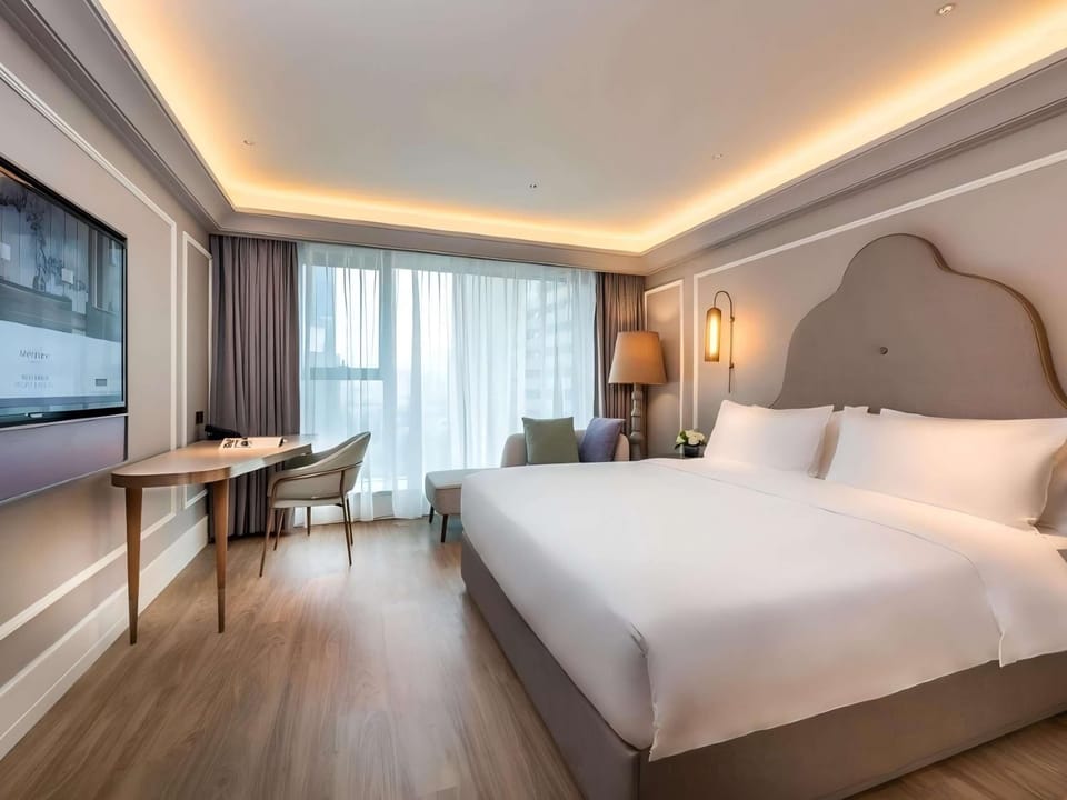 Minibar, WiFi (free)