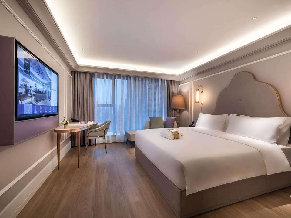 Standard Room, 1 King Bed | Minibar, WiFi (free)