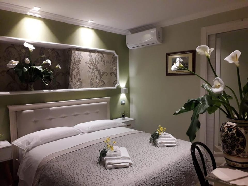 Minibar, in-room safe, desk, blackout drapes