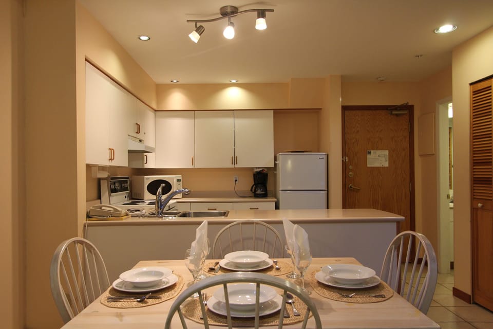 Superior Condo, 1 Bedroom, 2 Bathrooms | Private kitchen | Full-size fridge, microwave, oven, stovetop