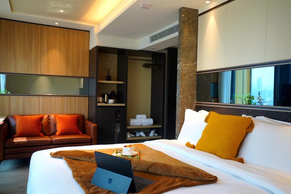 Premium Suite | In-room safe, desk, blackout drapes, soundproofing