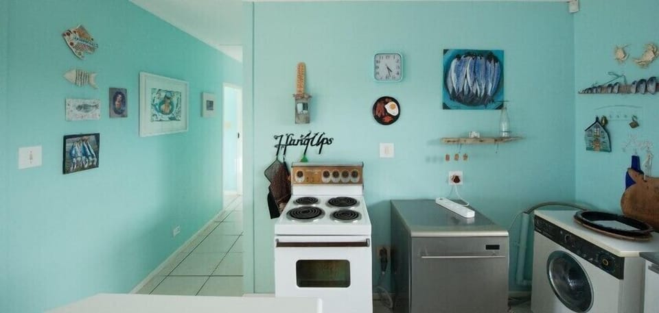 Apartment | Private kitchen | Coffee/tea maker, full-size fridge, microwave, oven