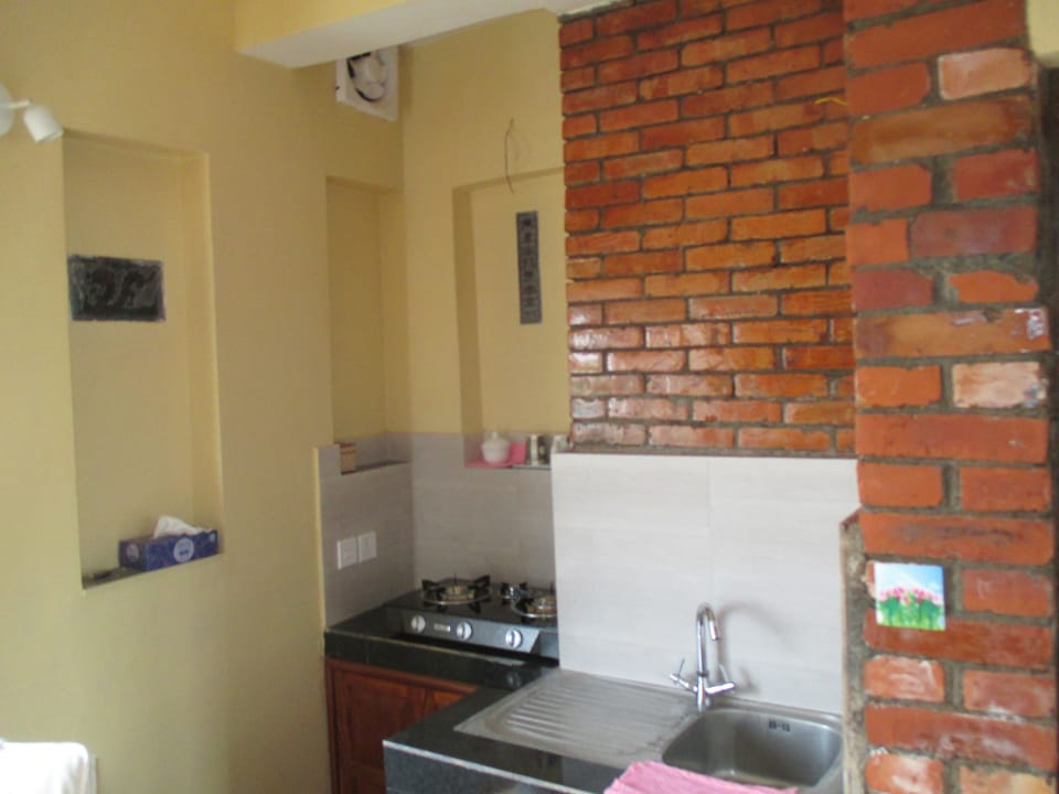 Classic Apartment, 1 King Bed | Private kitchenette | Stovetop, rice cooker, cookware/dishes/utensils