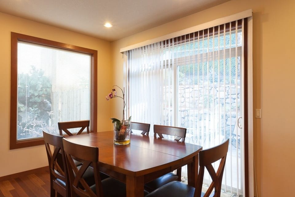 Townhome, 3 Bedrooms | Dining
