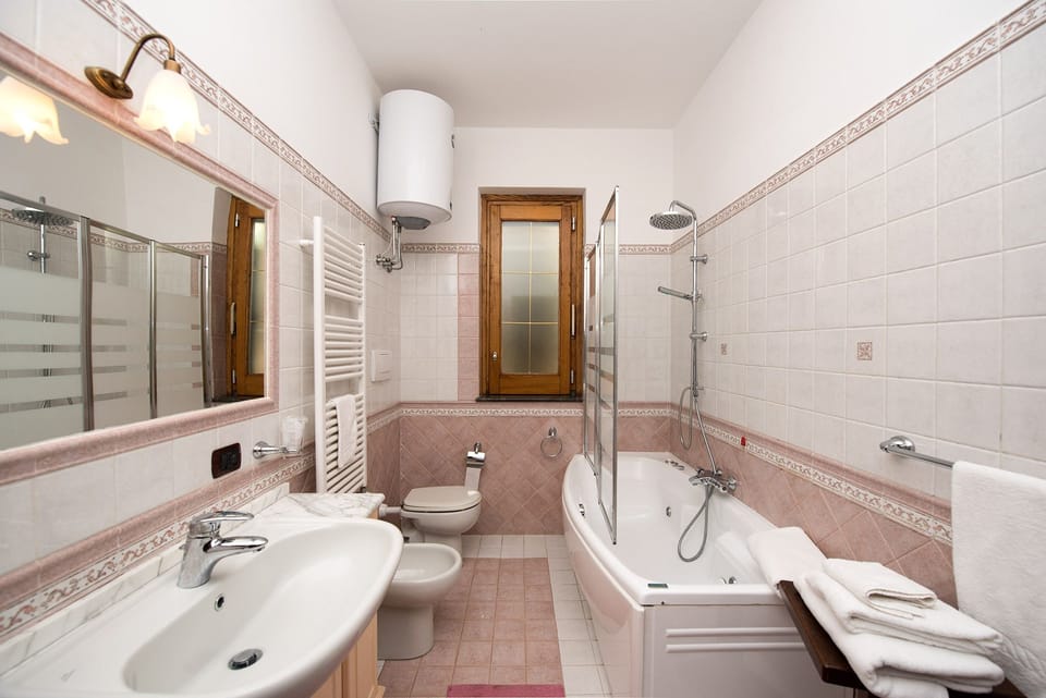 Villa, Multiple Bedrooms | Bathroom | Separate tub and shower, jetted tub, rainfall showerhead, hair dryer