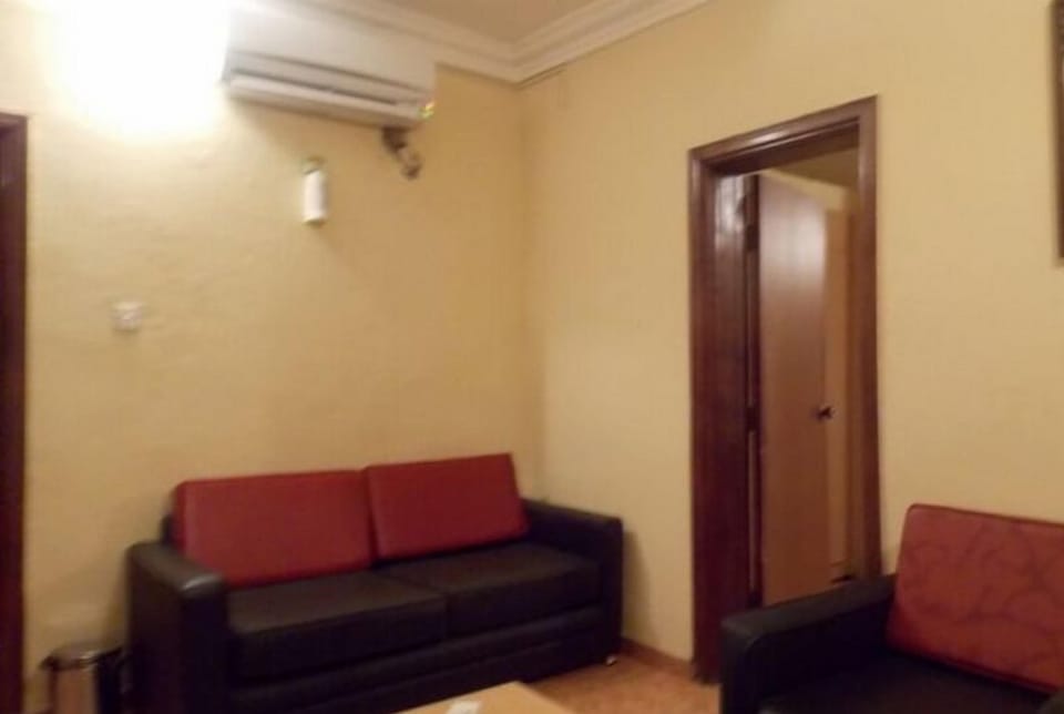 Premium Room | Minibar, individually decorated, individually furnished, desk