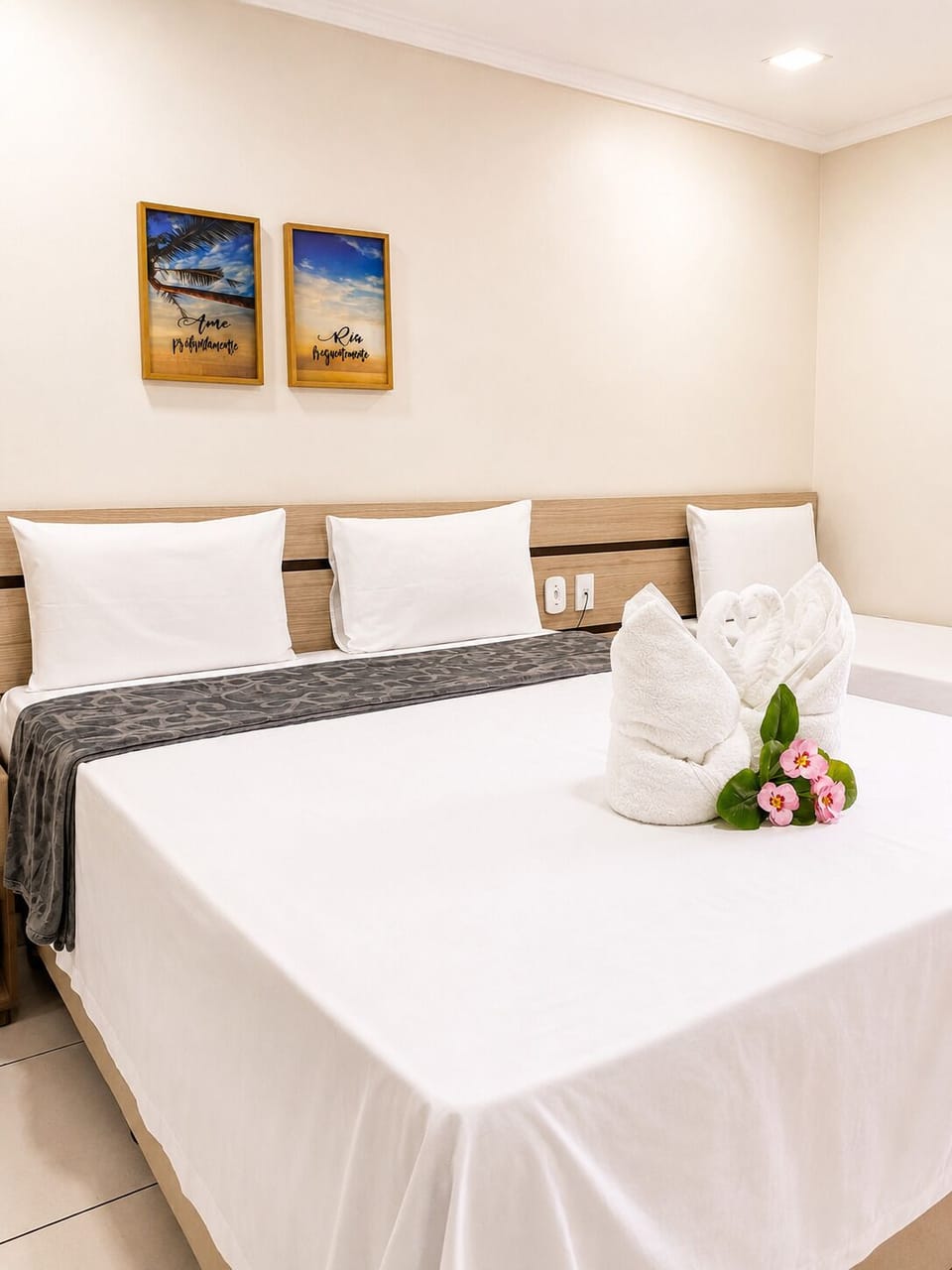 Triple Room, Multiple Beds | Desk, WiFi (free), bed sheets