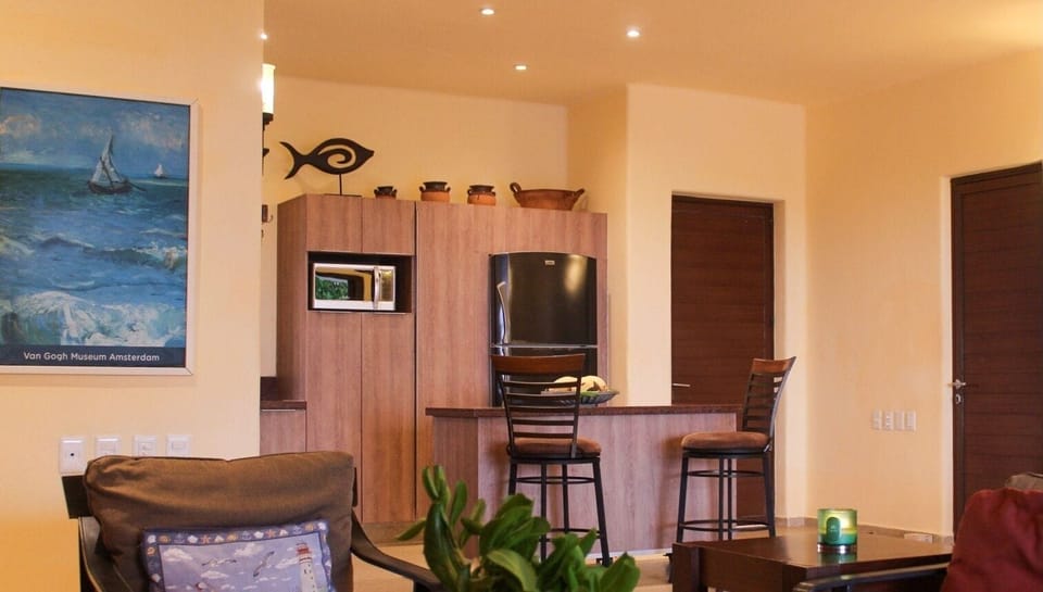 Deluxe Villa | Living area | 32-inch flat-screen TV with satellite channels, TV