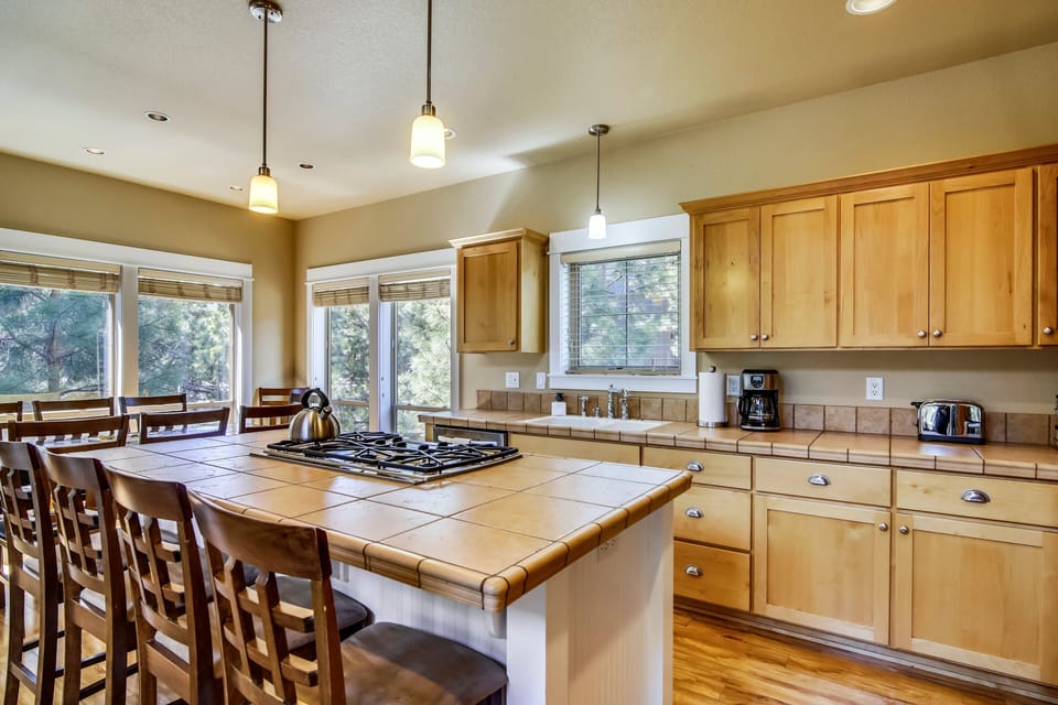 House, 4 Bedrooms | Private kitchen | Fridge, oven, coffee/tea maker, toaster