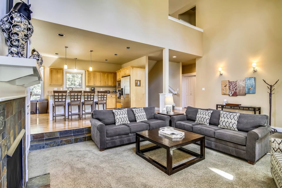 House, 4 Bedrooms | Living area