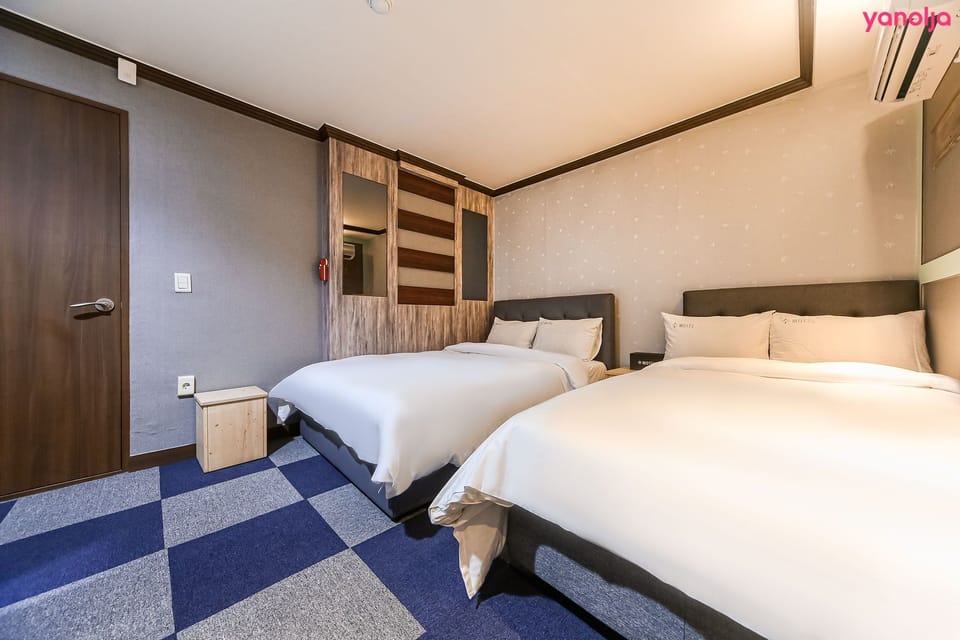 Twin Room | Desk, free WiFi