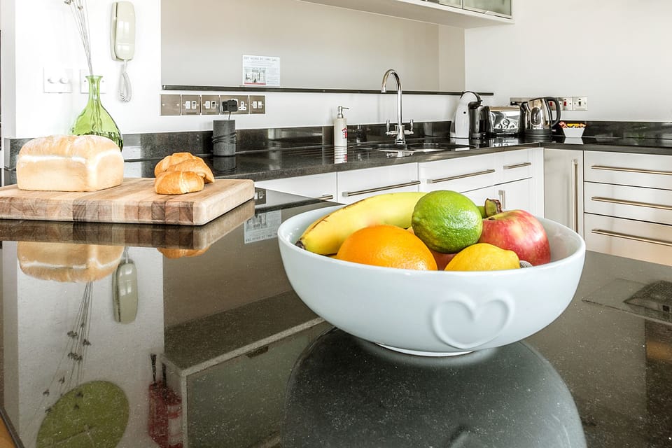 Penthouse Apartment (Penthouse 3) | Private kitchen | Fridge, microwave, oven, stovetop