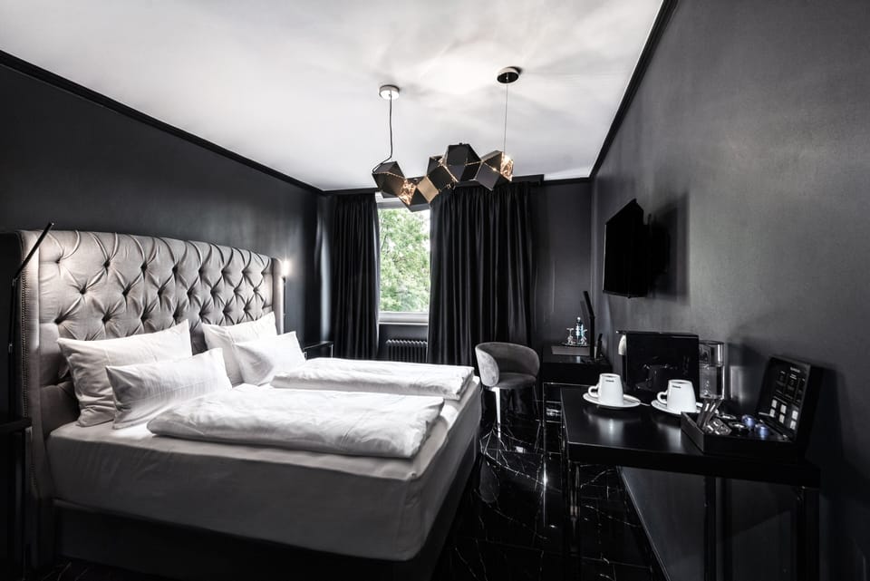 Double Room (Belmont Duo) | 1 bedroom, desk, laptop workspace, blackout drapes