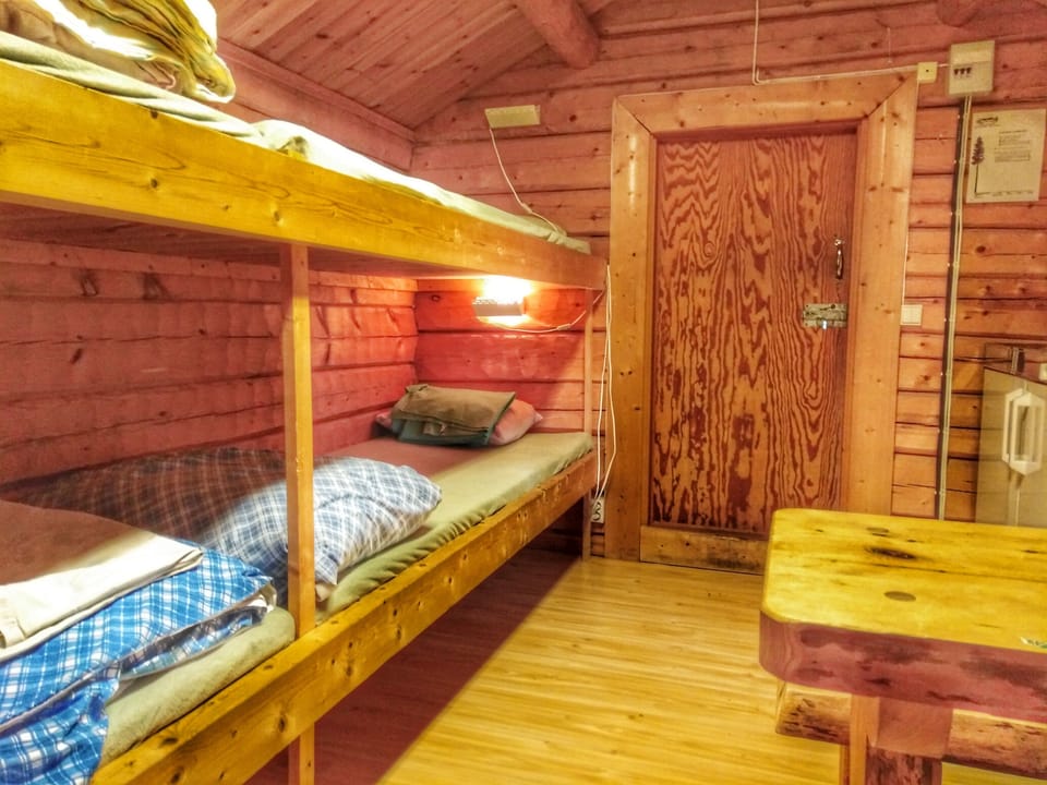 Basic Chalet | In-room safe, laptop workspace, blackout drapes, WiFi (free)