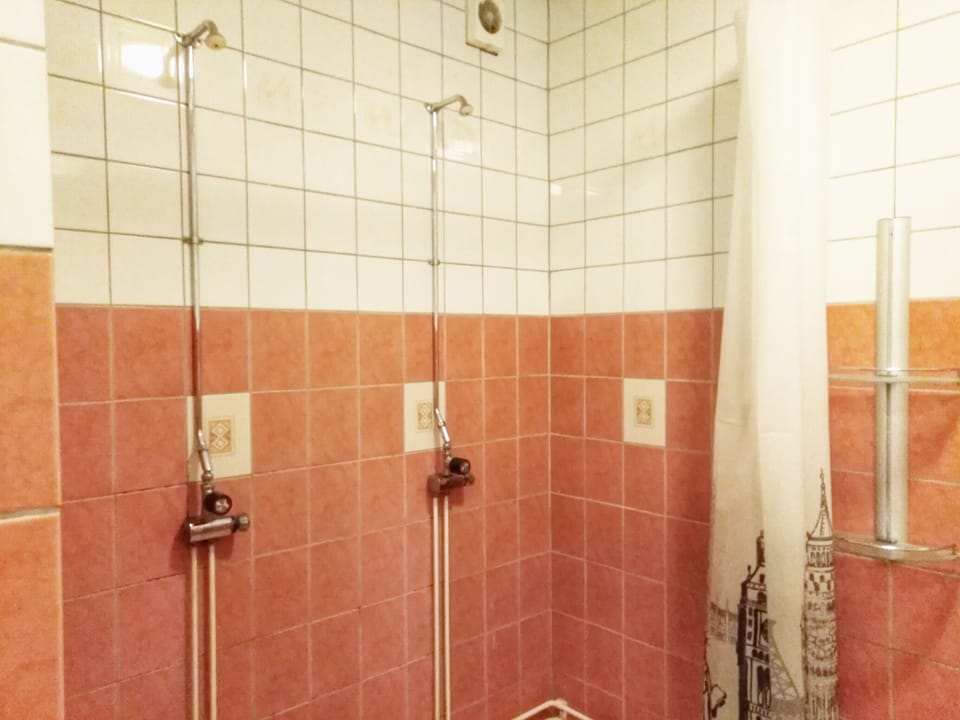 Basic Chalet | Bathroom | Shower