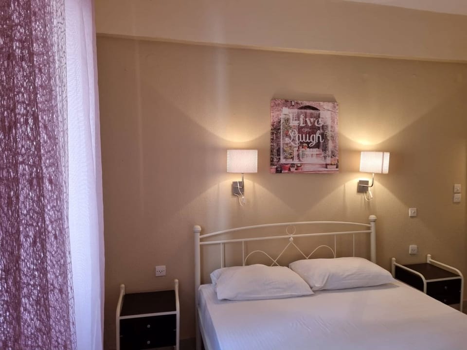 Apartment, 1 Bedroom, Sea View | Desk, free WiFi, bed sheets