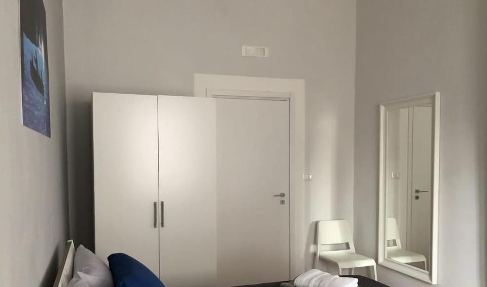 Minibar, desk, soundproofing, WiFi (free)
