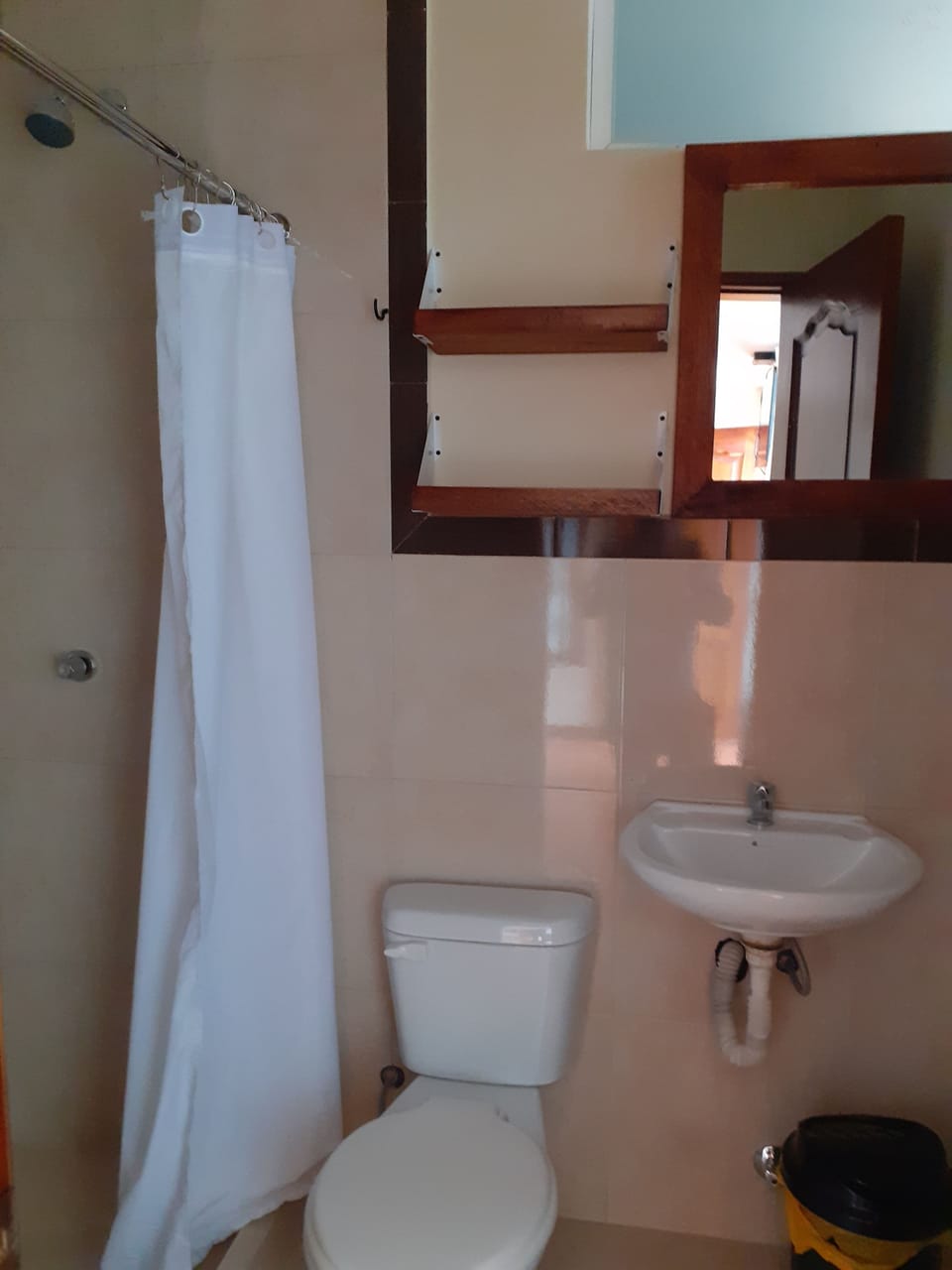 Triple Room | Bathroom | Shower, towels, soap, shampoo