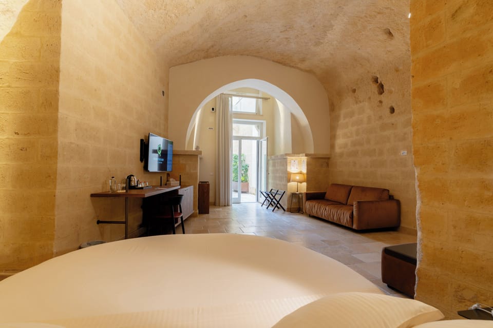 Grand Studio Suite (Suite King) | Egyptian cotton sheets, premium bedding, down comforters