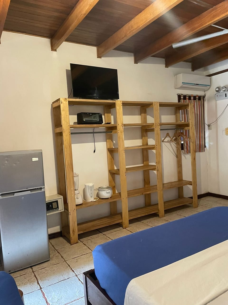 Classic Cabin | In-room safe, free WiFi, bed sheets