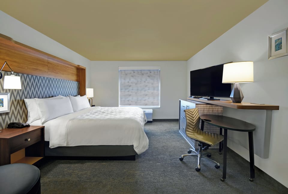 1 bedroom, hypo-allergenic bedding available, desk, laptop workspace