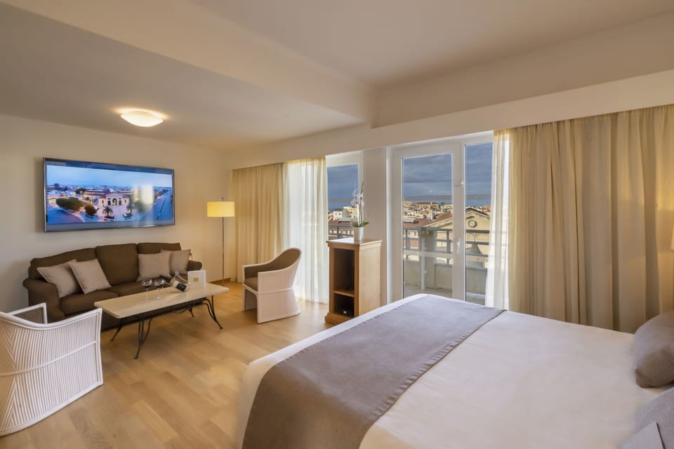 Premium bedding, pillowtop beds, in-room safe, desk
