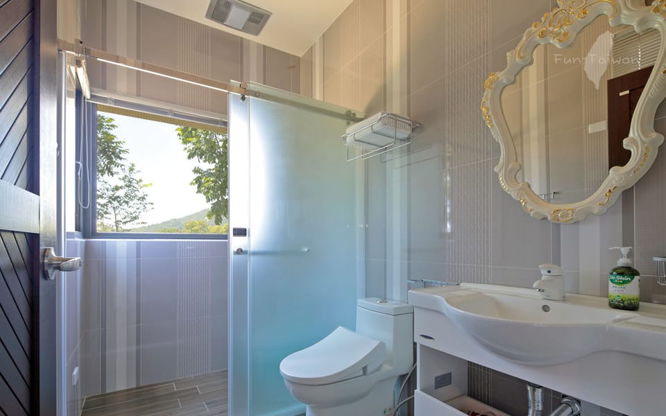 1C Double Room | Bathroom | Free toiletries, hair dryer, slippers, electronic bidet
