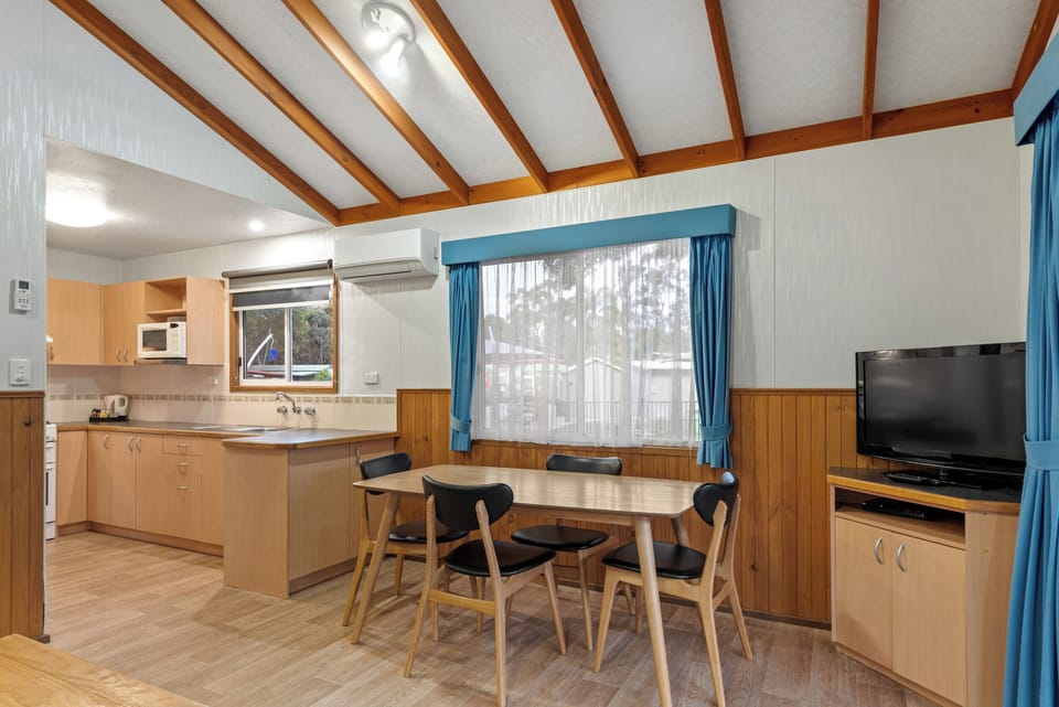 Superior Villa - Sleeps 5 | In-room dining