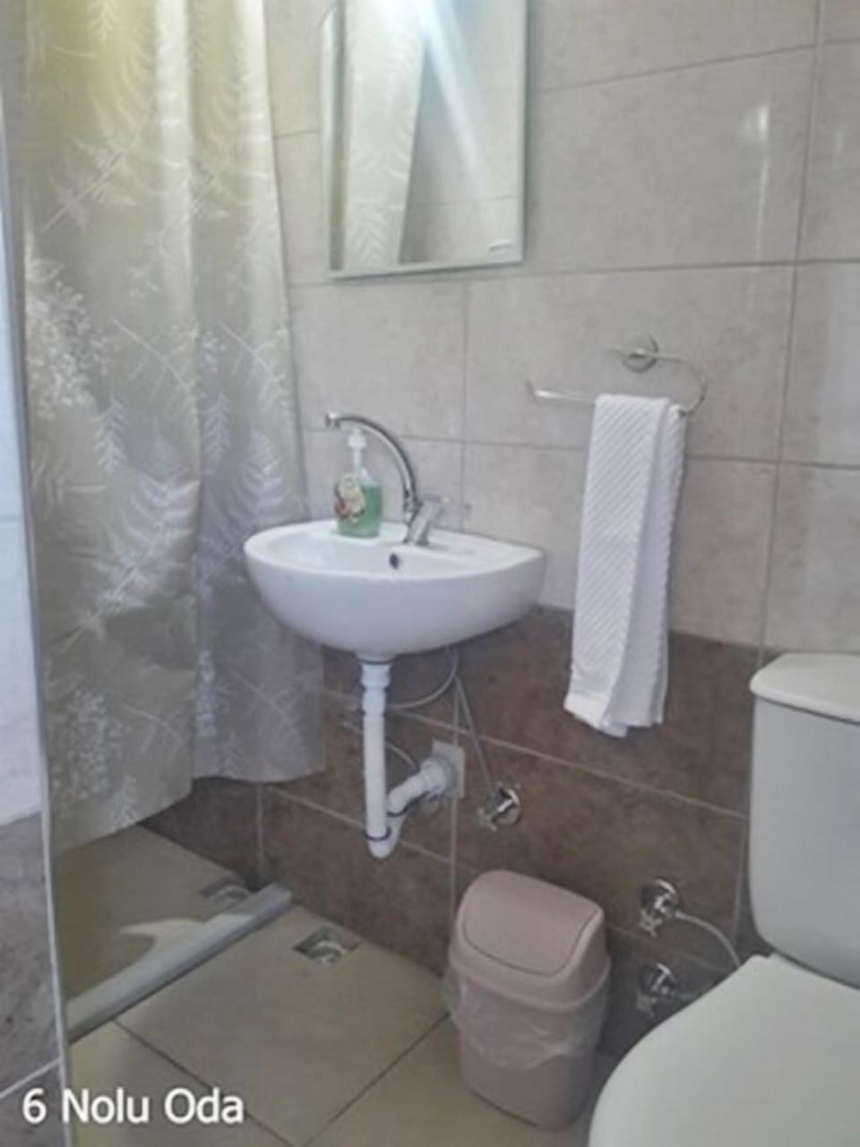 2 Kisilik Deniz ve Orman Manzarali 6 nolu Oda | Bathroom | Shower, towels