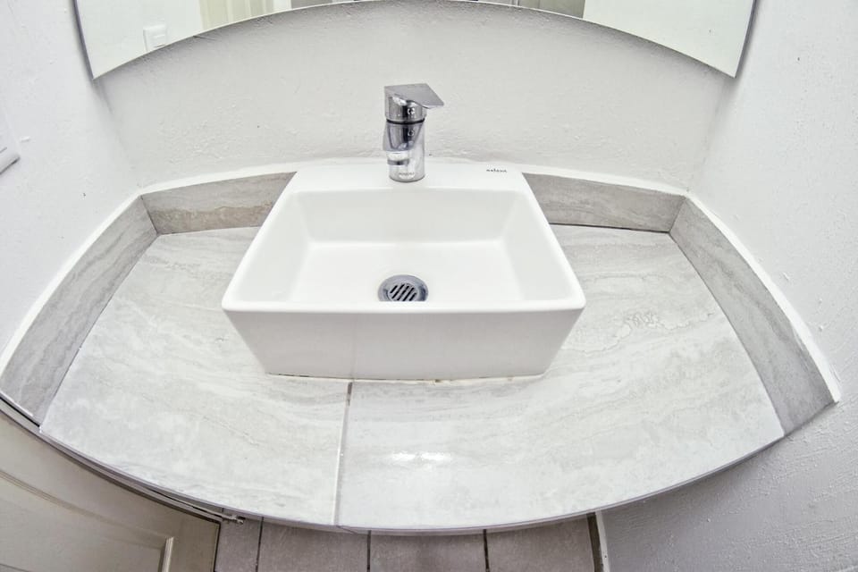 Standard Room | Bathroom | Shower, towels