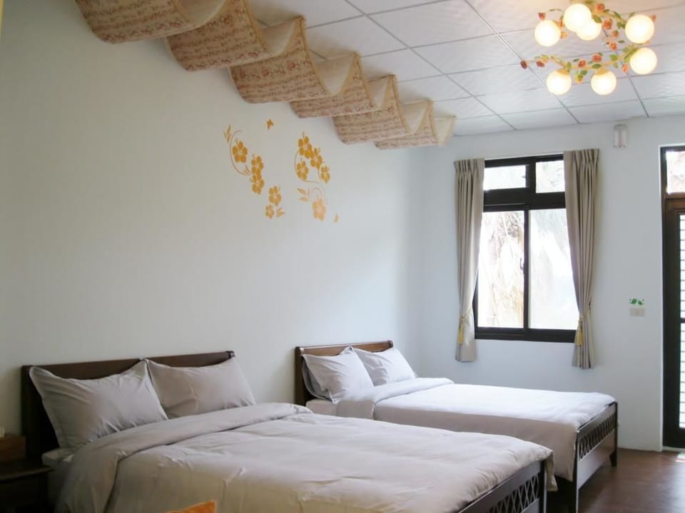 Standard Quadruple Room | Desk, blackout drapes, soundproofing, rollaway beds