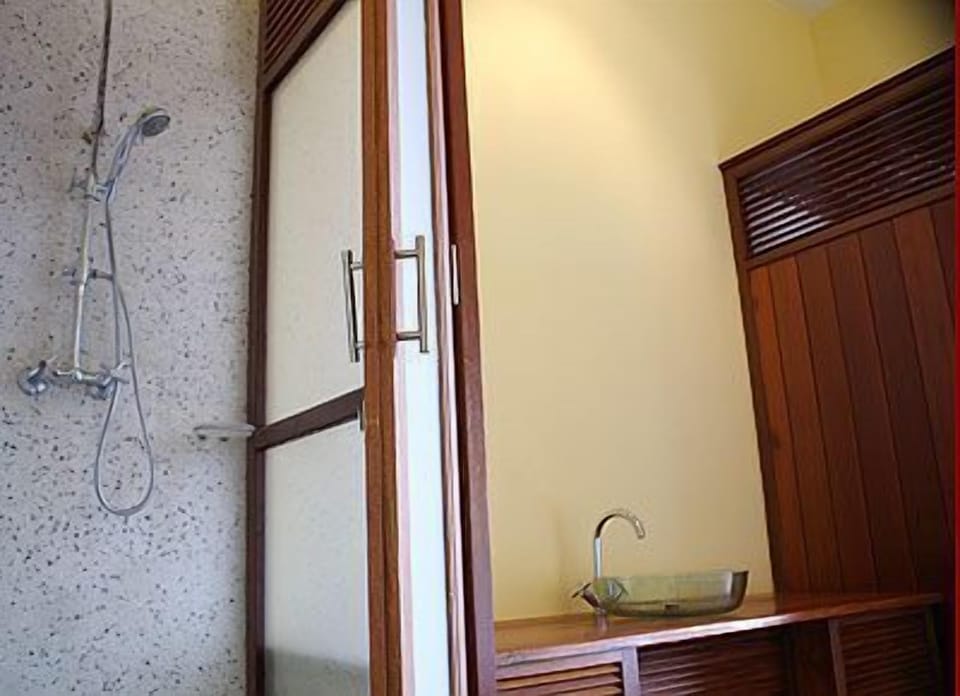 Deluxe Double Room | Bathroom sink