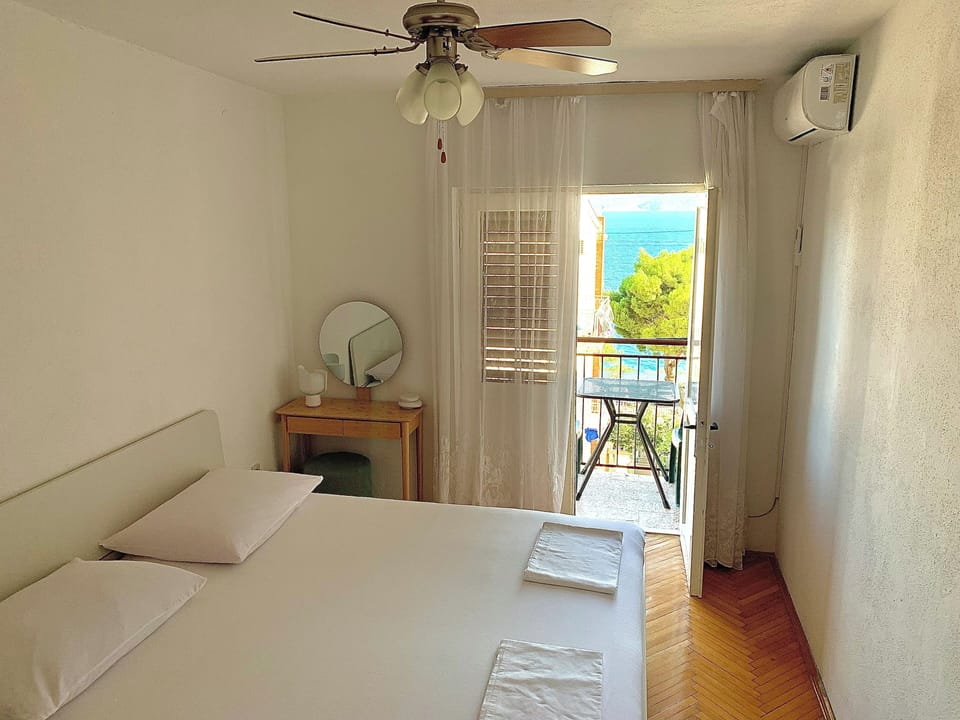 Standard Double Room (with External Private Bathroom) | Free WiFi, bed sheets
