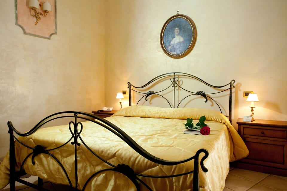 Double Room | Down comforters, in-room safe, iron/ironing board