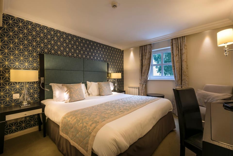 Desk, iron/ironing board (on request), WiFi (free), bed sheets