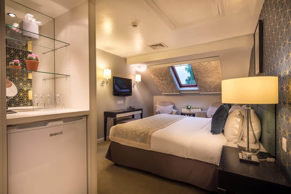 Desk, iron/ironing board (on request), WiFi (free), bed sheets