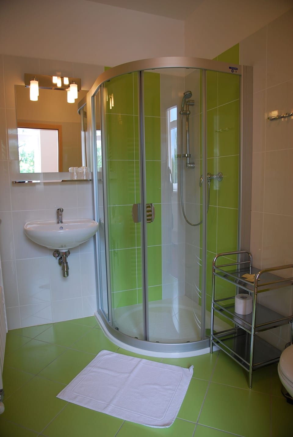 Economy Double Room, 1 Bedroom | Bathroom | Shower, free toiletries, hair dryer, towels