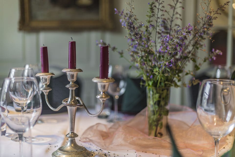 Breakfast, lunch and dinner served