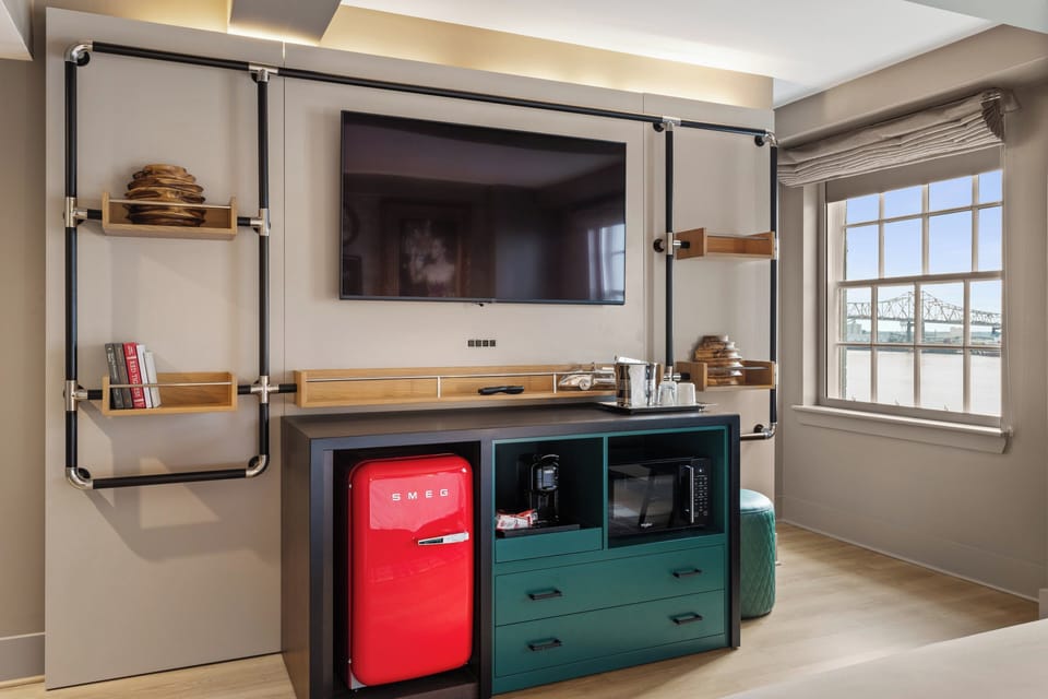 Premium bedding, in-room safe, desk, laptop workspace