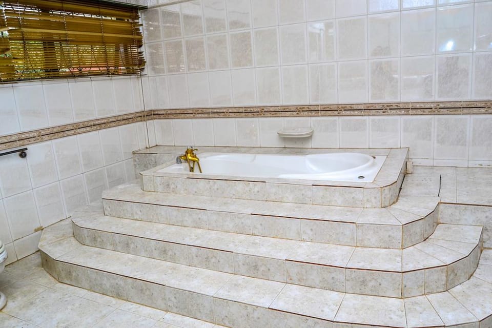 Jetted tub
