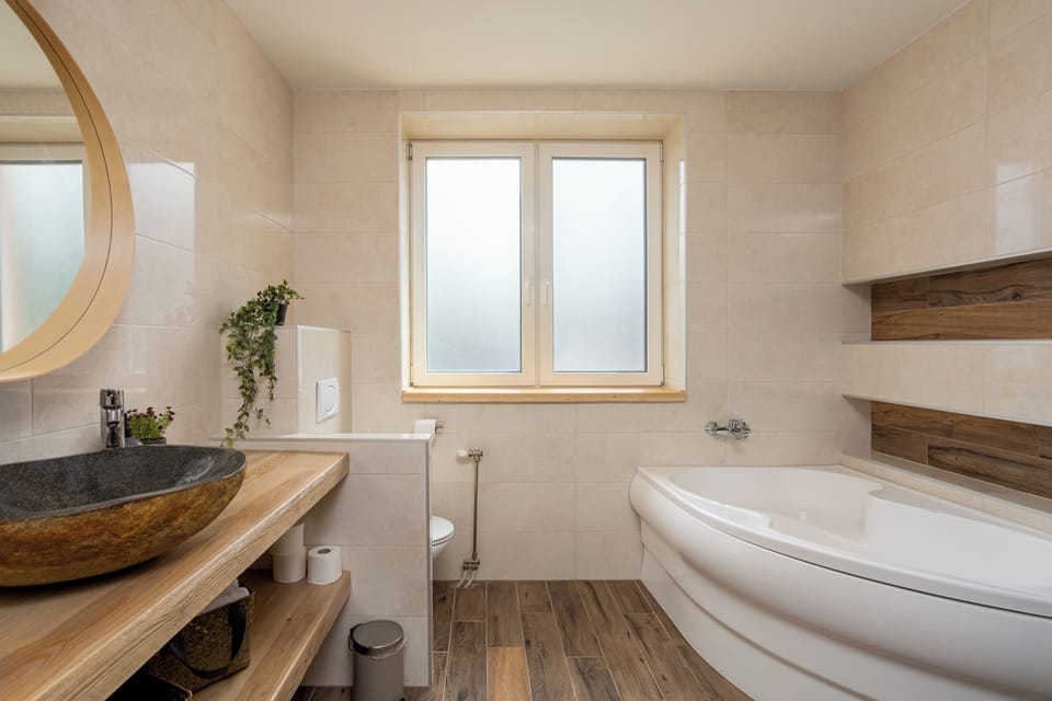 Design Room, 1 Queen Bed, Bathtub | Bathroom | Shower, hair dryer, towels, soap