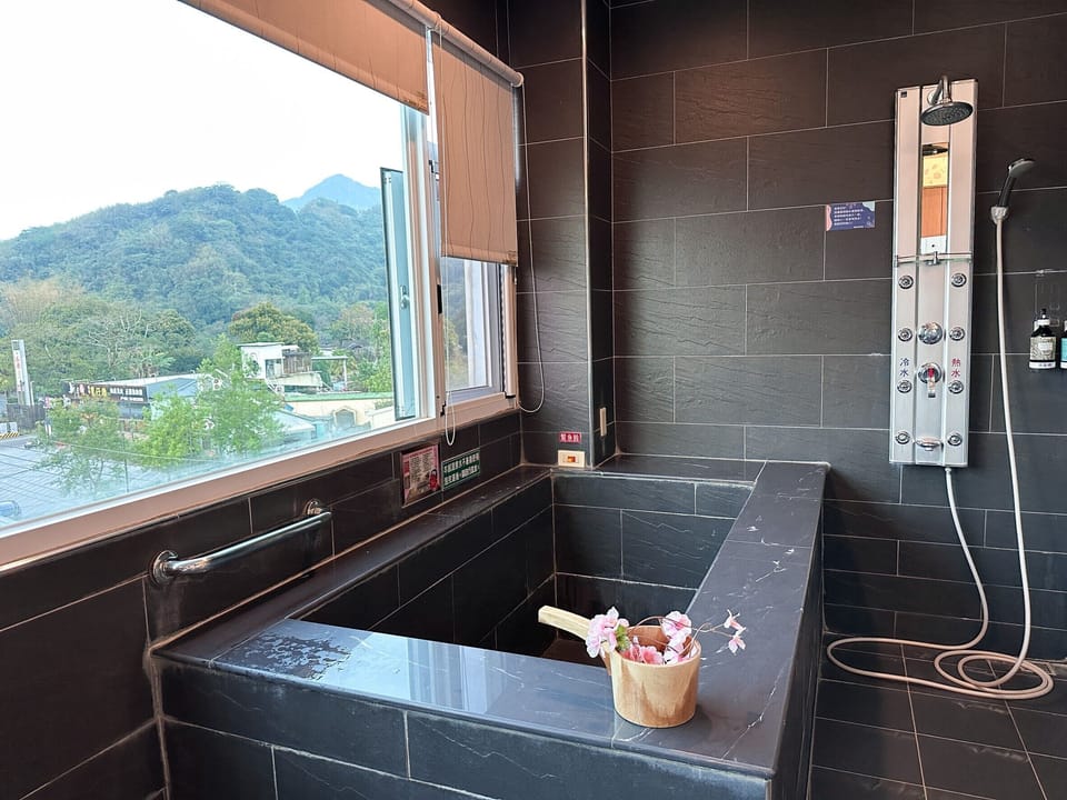 Honeymoon Room | Bathroom | Free toiletries, hair dryer, slippers, towels