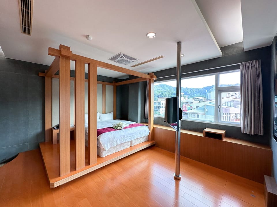 Honeymoon Room | Blackout drapes, free WiFi, bed sheets